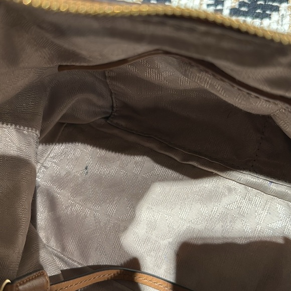 Michael Michael Kors
ISABELLA CONVERTIBLE SHOULDER BAG - Picture 6 of 6